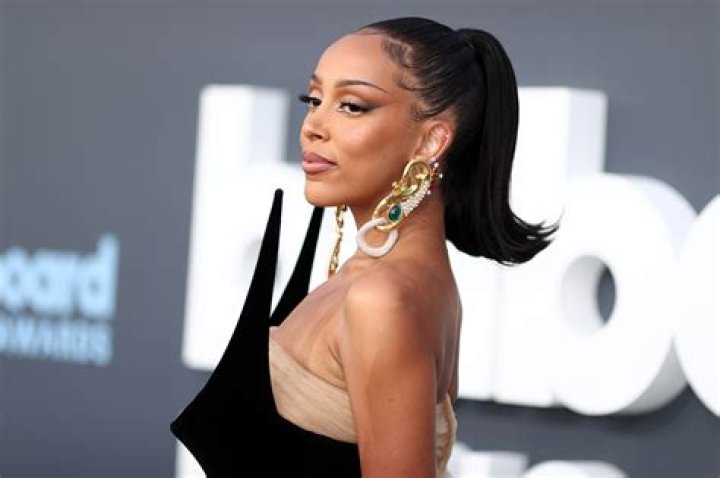 10 Celebrities Whose Hairstyles Caused a Big Controversy