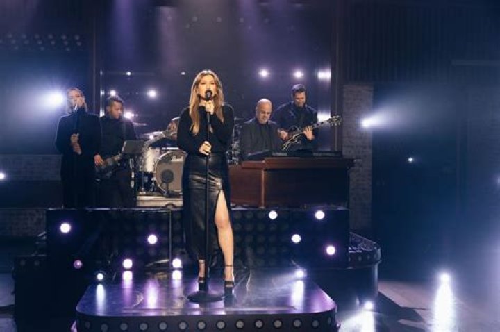 Cardi B daring to dance commando on stage uncovers more than just an awkward clip