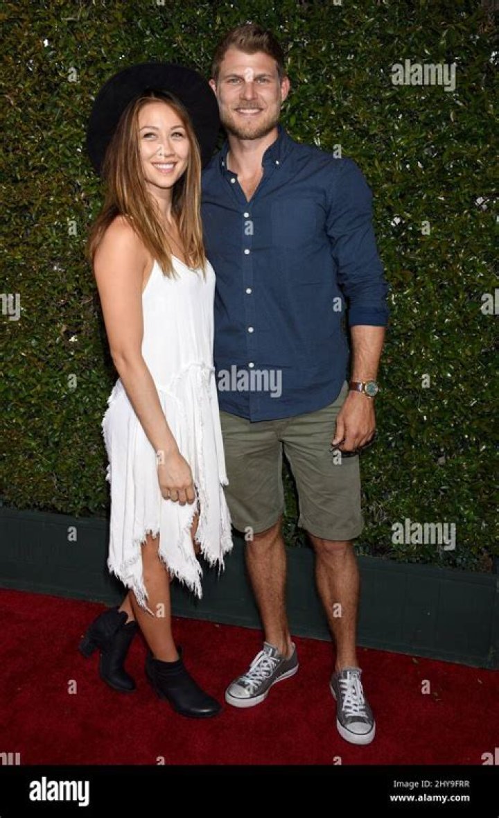 Travis Van Winkle Wiki, Married, Wife, Girlfriend, Dating, Gay, Height